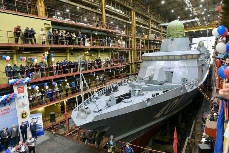 Названные в честь 2 городов Тверской области военные корабли спущены на воду