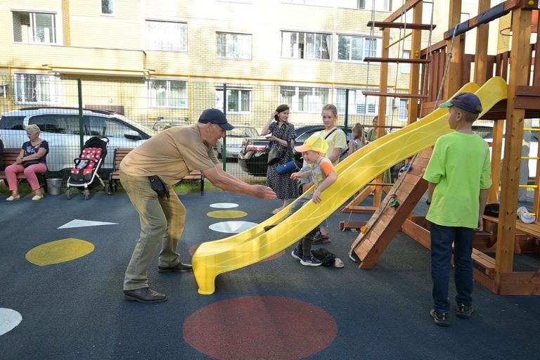 Новая детская площадка открылась в Твери