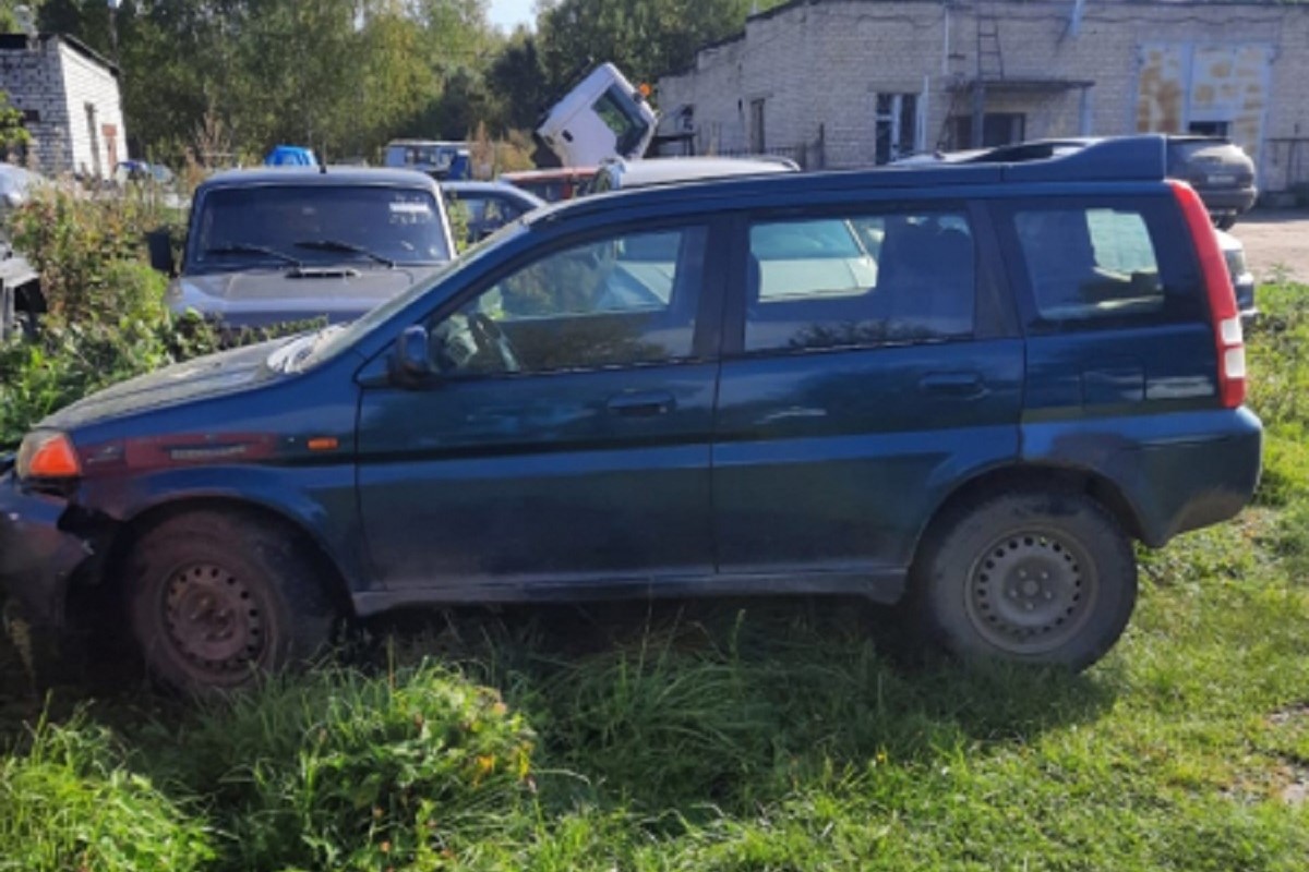 Житель Верхневолжья угнал материнский автомобиль и совершил ДТП