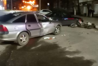 Несовершеннолетний мотоциклист пострадал в столкновении с тремя автомобилями в Тверской области