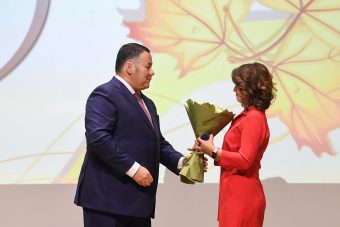 Губернатор Игорь Руденя в День учителя вручил награды педагогам Тверской области