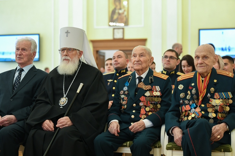 Губернатор Руденя вручил жителям Тверской области государственные и региональные награды