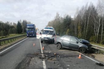 Две легковушки и грузовик столкнулись на М-9 в Тверской области