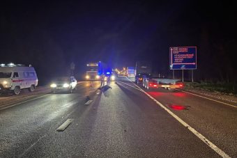 КамАЗ сбил насмерть мужчину на М-10 в Тверской области