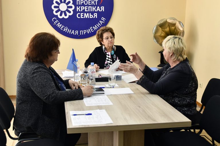 Депутатам Заксобрания Тверской области приходится отвечать за непунктуальный транспорт и чистоту дворов