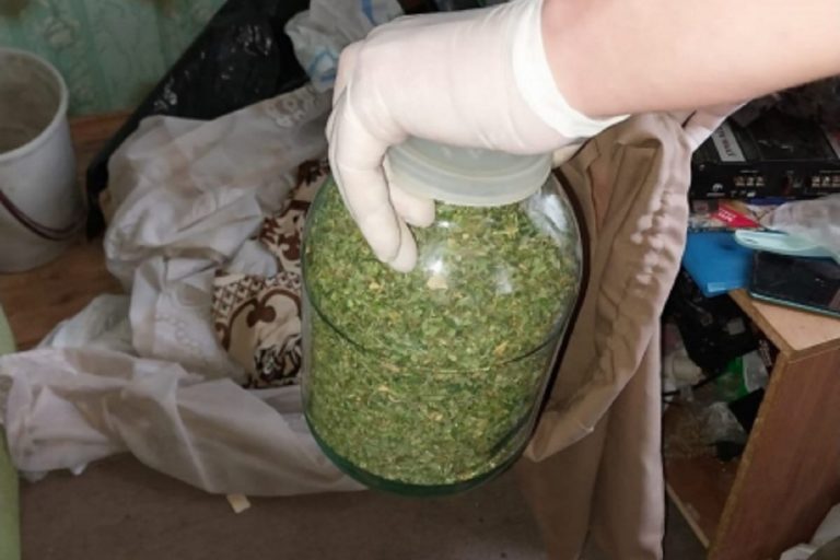 Наркотики и оружие хранил дома житель Тверской области
