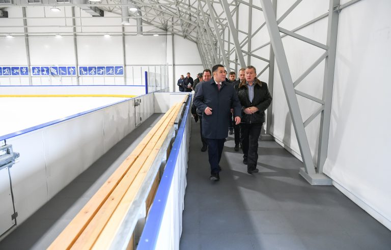 Игорь Руденя в Бежецком округе ознакомился с ходом строительства спорткомплекса "Коралл Арена"