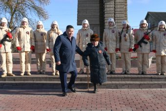 Губернатор Руденя в Бежецке почтил память воинов, павших в годы Великой Отечественной войны