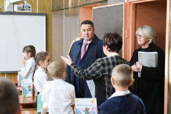 Губернатор Руденя поручил закупить для Бежецкой СШ №3 новые музыкальные инструменты