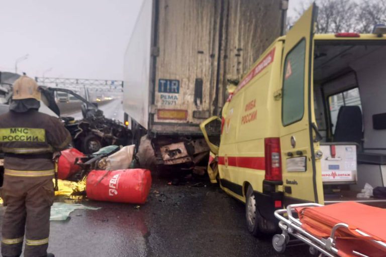 Прекращено дело в отношении водителя, обвиняемого в смертельном ДТП под Тверью