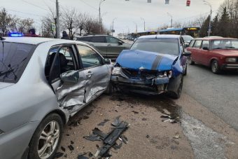 Mitsubishi и Renault столкнулись в Заволжском районе Твери