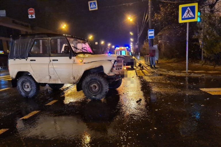 Audi и УАЗ столкнулись в Заволжском районе Твери