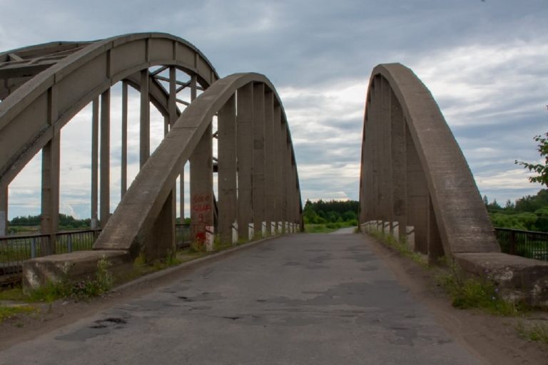 Изношенный мост отремонтируют по решению суда в Тверской области
