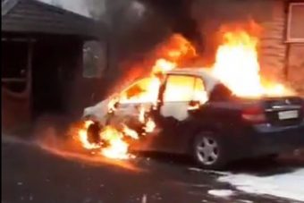 Иномарка полыхала утром в Твери