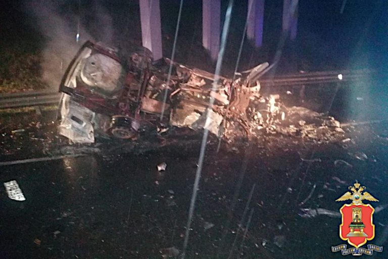 Появились подробности и фото страшной аварии на трассе М-9 в Нелидовском округе