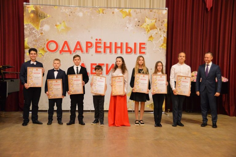 В Твери наградили одаренных детей и их наставников