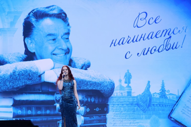 В Кремлевском дворце прошел концерт в честь 95-летия со дня рождения тверского поэта Андрея Дементьева