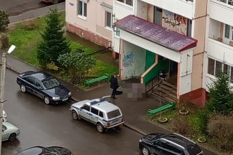 В Тверской области девочка выпала из многоэтажки и осталась жива