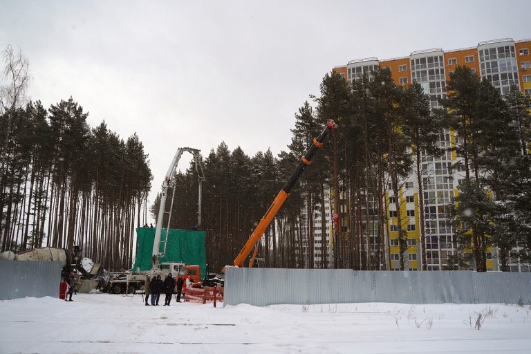 Игорь Руденя поручил увеличить количество рабочих на строительстве путепровода на улице Фрунзе