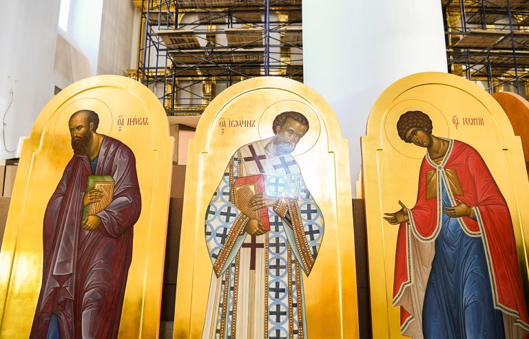 В Спасо-Преображенском соборе в Твери начали устанавливать иконостас