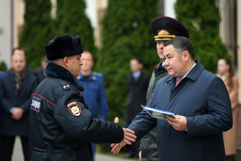 Подразделениям полиции Тверской области переданы новые служебные автомобили Подразделениям полиции Тверской области переданы новые служебные автомобили