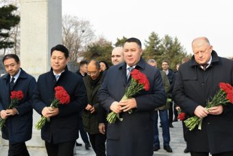 В Шэньяне делегация Тверской области почтила память красноармейцев-освободителей города