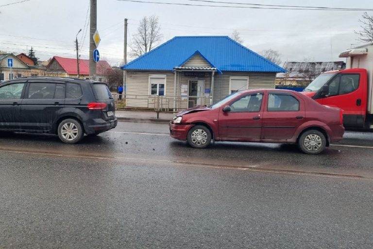 Женщина пострадала в ДТП на Бурашевском шоссе в Твери Женщина пострадала в ДТП на Бурашевском шоссе в Твери