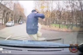 Пенсионера сбили на бульваре Гусева в Твери (видео)