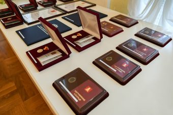 Игорь Руденя вручил награды жителям Верхневолжья