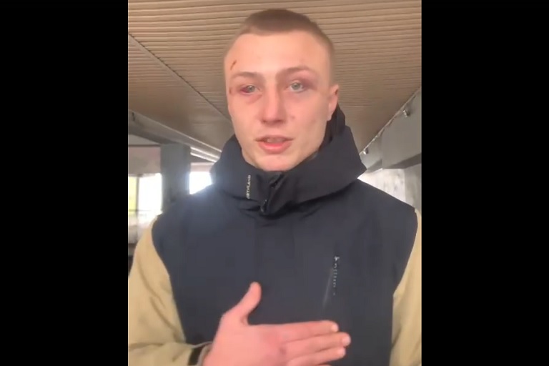 Оставаясь в бегах, избивший камерунца в автобусе Твери, обратился к пострадавшему через соцсети Оставаясь в бегах, избивший камерунца в автобусе Твери, обратился к пострадавшему через соцсети