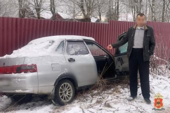 Житель Тверской области угнал у знакомого автомобиль и врезался в забор