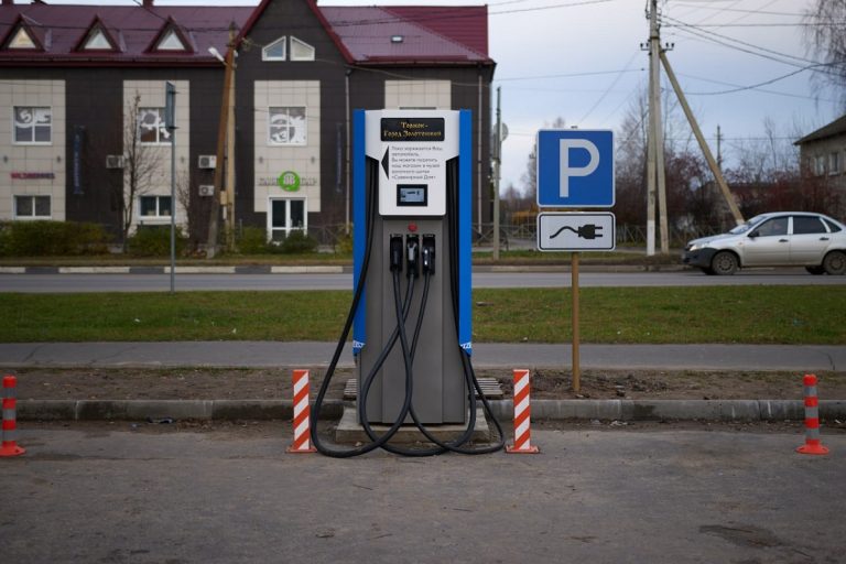 В Тверской области установят 9 "быстрых" зарядных станций для электроавтомобилей