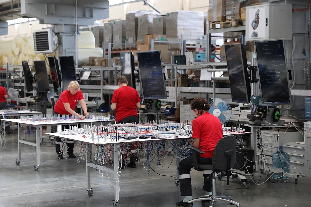 Чтобы покрыть недостачу почти 50 тысяч рабочих россиянам разрешат перерабатывать вдвое больше