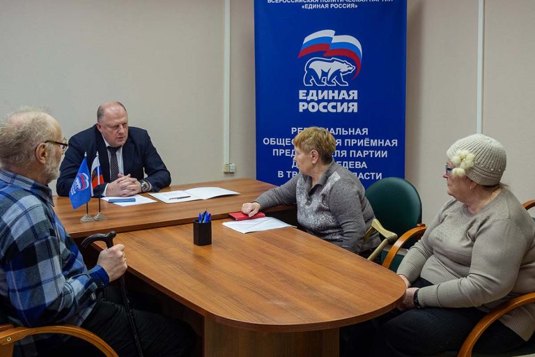 Спикер Заксобрания Тверской области Сергей Голубев провел прием граждан Спикер Заксобрания Тверской области Сергей Голубев провел прием граждан
