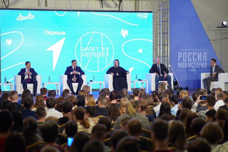 Игорь Руденя посетил площадку фестиваля профессий «Билет в будущее»