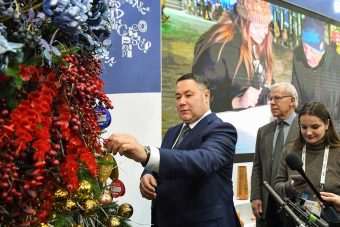 Губернатор Тверской области в качестве помощника Деда Мороза исполнит желание двух сестер