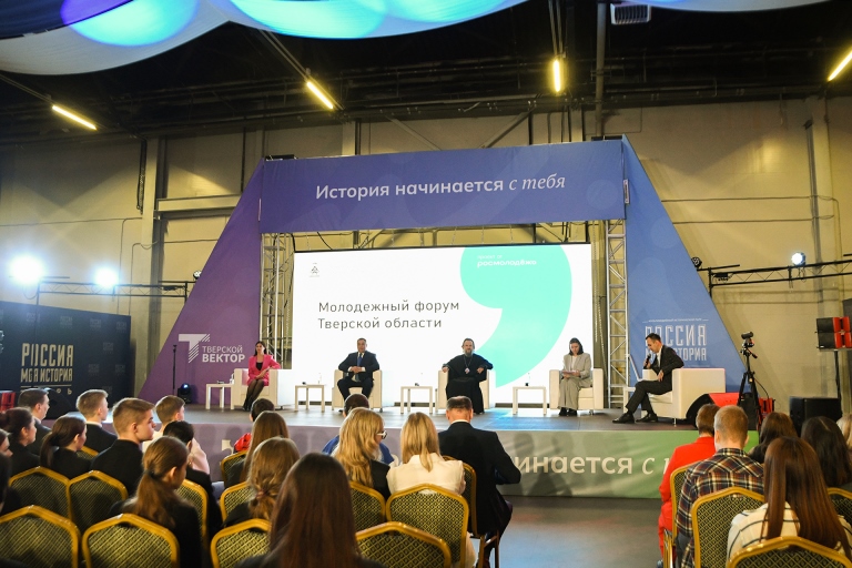 Губернатор Руденя принял участие в пленарном заседании Молодежного форума Тверской области