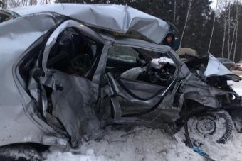Водитель иномарки погиб, выехав на встречку в Тверской области