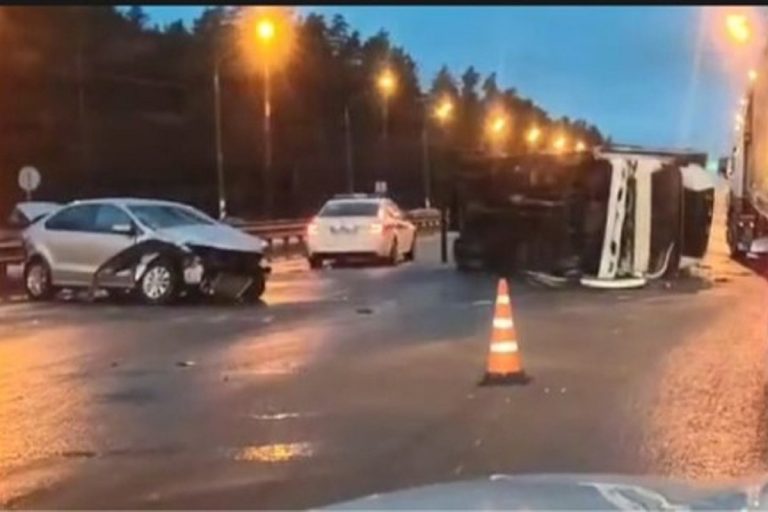 Серьезное ДТП спровоцировало затор на М-10 под Тверью