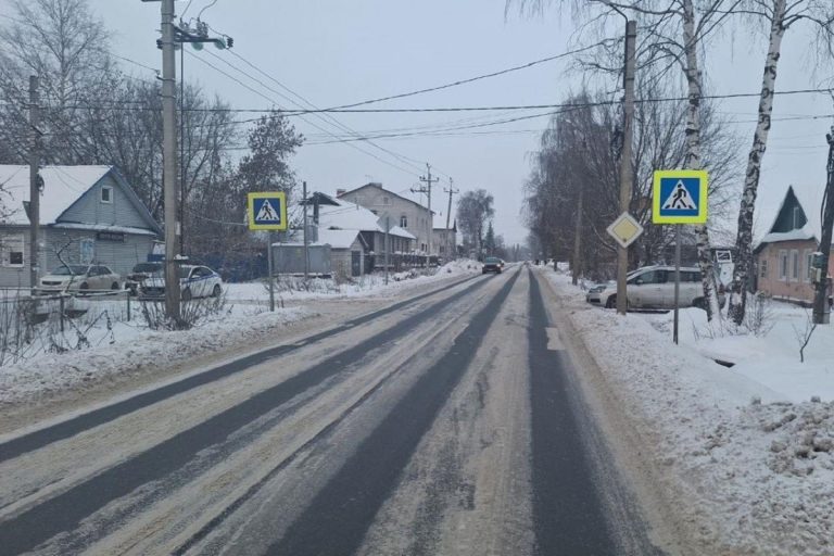 Молодую женщину сбили на переходе в Заволжском районе Твери Молодую женщину сбили на переходе в Заволжском районе Твери