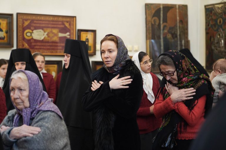 Известная российская актриса Екатерина Гусева посетила монастырь в Твери