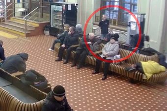 Видеокамера зафиксировала кражу на ж/д вокзале в Твери