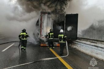 Фура горела на трассе М-11 в Тверской области
