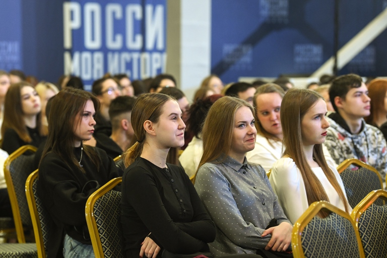 Губернатор Руденя принял участие в пленарном заседании Молодежного форума Тверской области