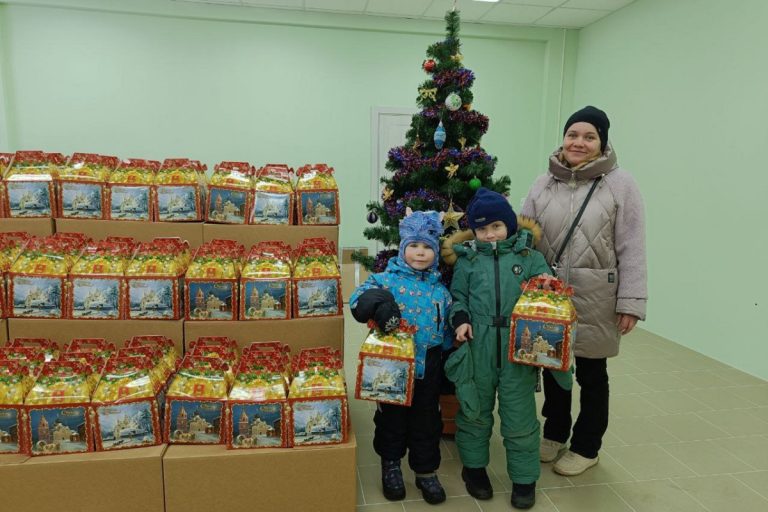 50 тысяч бесплатных новогодних подарков получат дети в Тверской области