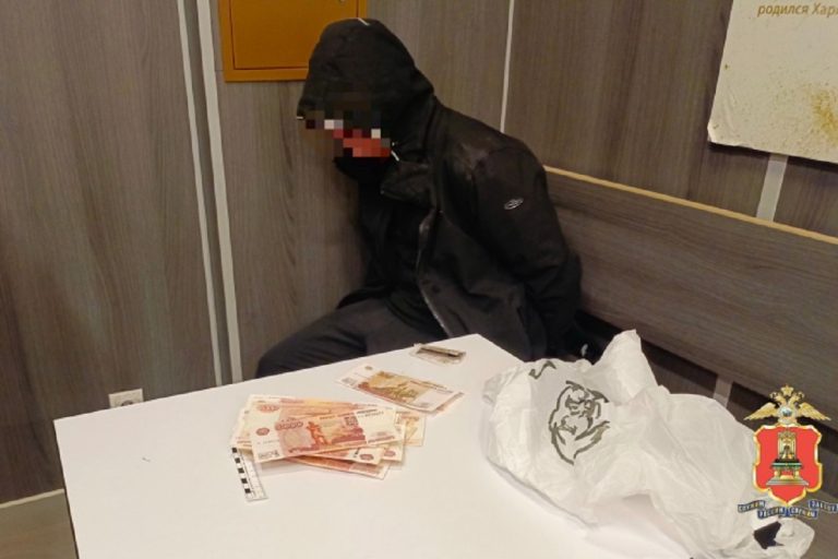 В Твери задержали 18-летнего пособника телефонных мошенников В Твери задержали 18-летнего пособника телефонных мошенников