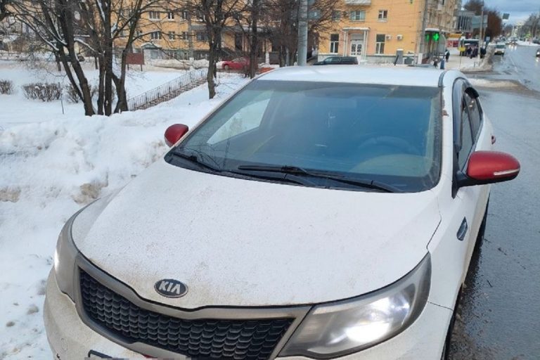 Мигрант с поддельными водительскими правами таксовал в Твери Мигрант с поддельными водительскими правами таксовал в Твери