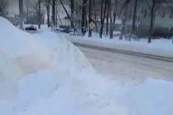 Жители села под Тверью шокированы результатом расчистки дороги от снега