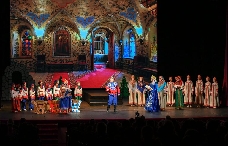 Театральная студия епархиальной школы представила спектакль «Жар-Птица» на большой сцене Тверского драмтеатра