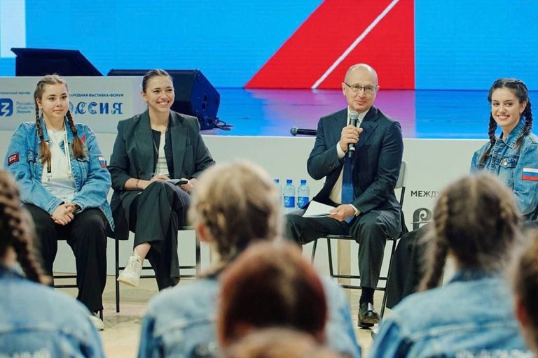 Школьники и студенты Верхневолжья участвуют во II Съезде Движения Первых
